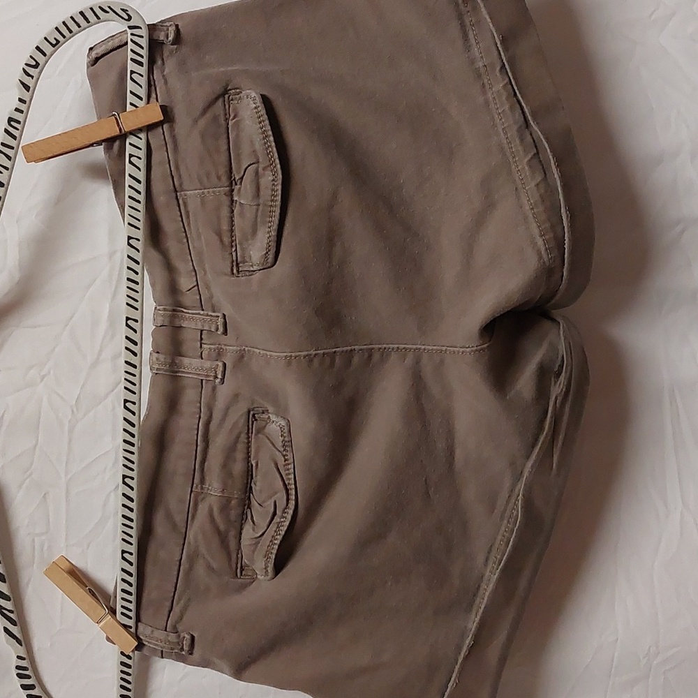 Abercrombie and Fitch Ultra low rise short khaki shorts,  size 0 - Picture 4 of 5